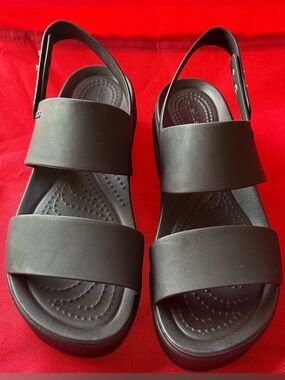 NWOT- CROCS woman’s Black Dual-Strap Slingback Wedge Sandals Size 6